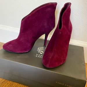 Vince Camuto burgundy heeled booties